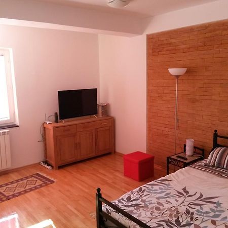 Risto'S Apartment Skopje Ngoại thất bức ảnh