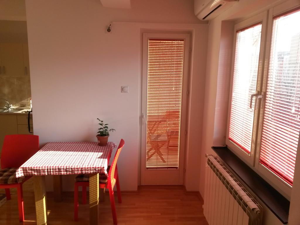Risto'S Apartment Skopje Ngoại thất bức ảnh