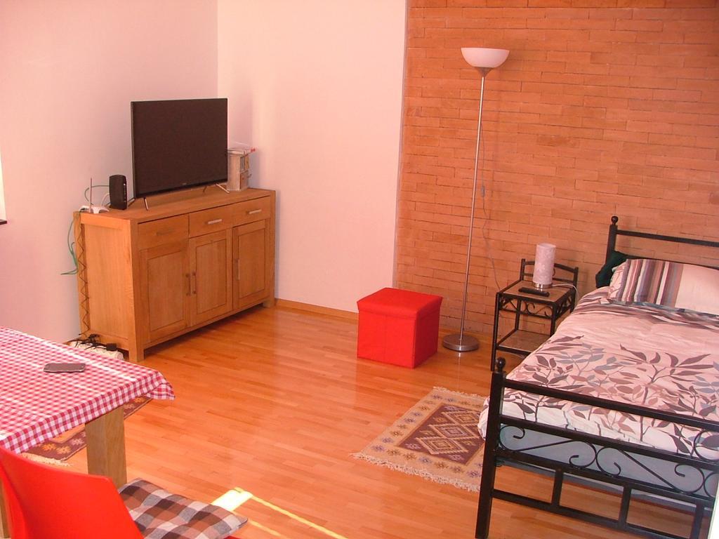 Risto'S Apartment Skopje Ngoại thất bức ảnh