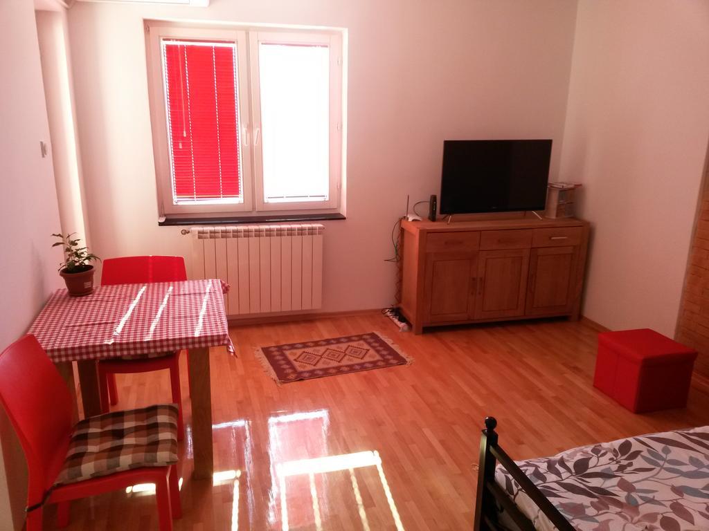 Risto'S Apartment Skopje Ngoại thất bức ảnh