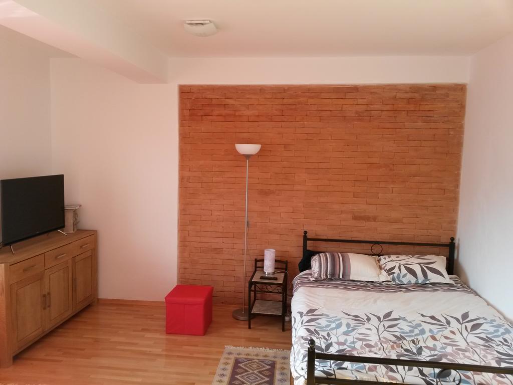 Risto'S Apartment Skopje Ngoại thất bức ảnh