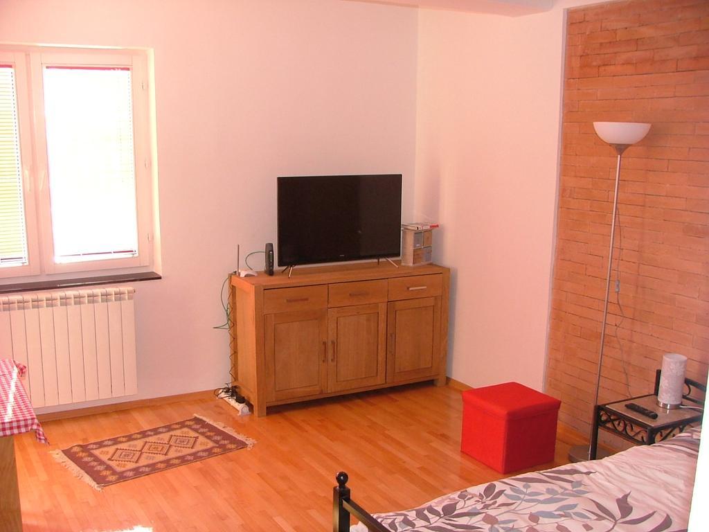 Risto'S Apartment Skopje Ngoại thất bức ảnh