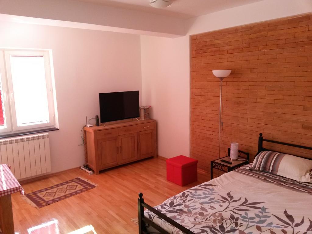 Risto'S Apartment Skopje Ngoại thất bức ảnh